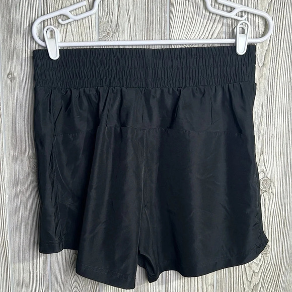 Women’s Adidas short black pockets high waisted size medium - Picture 5 of 5